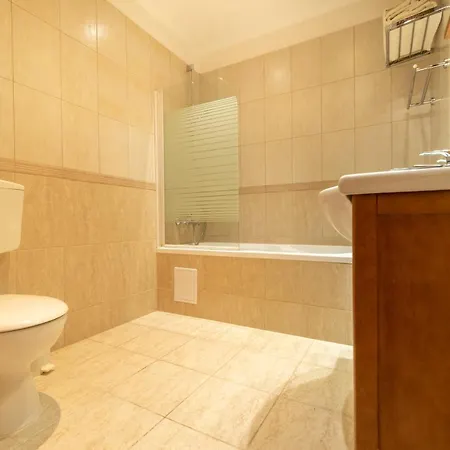 Corona Casa de hóspedes