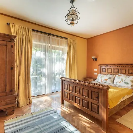 Corona Villa 2*